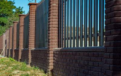 Dlaczego sztachety metalowe są lepsze od drewnianych?