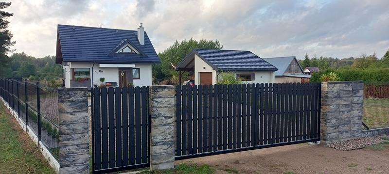 Sztachety Metalowe w Architekturze Miejskich Parków i Placów Zabaw
