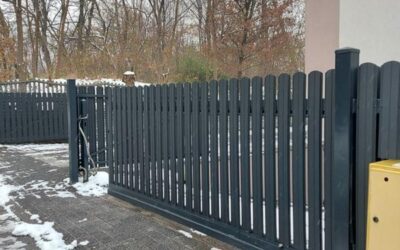 Sztachety Metalowe vs. Drewniane: Analiza Kosztów i Korzyści